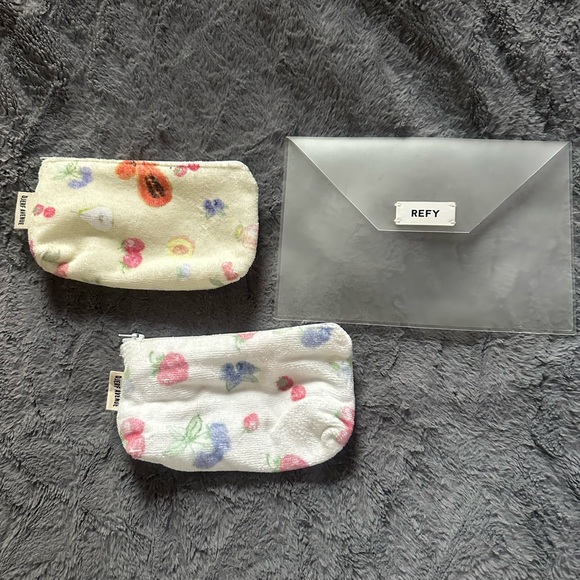 Makeup bag lot (Djerf Avenue & Refy) - Picture 1 of 4